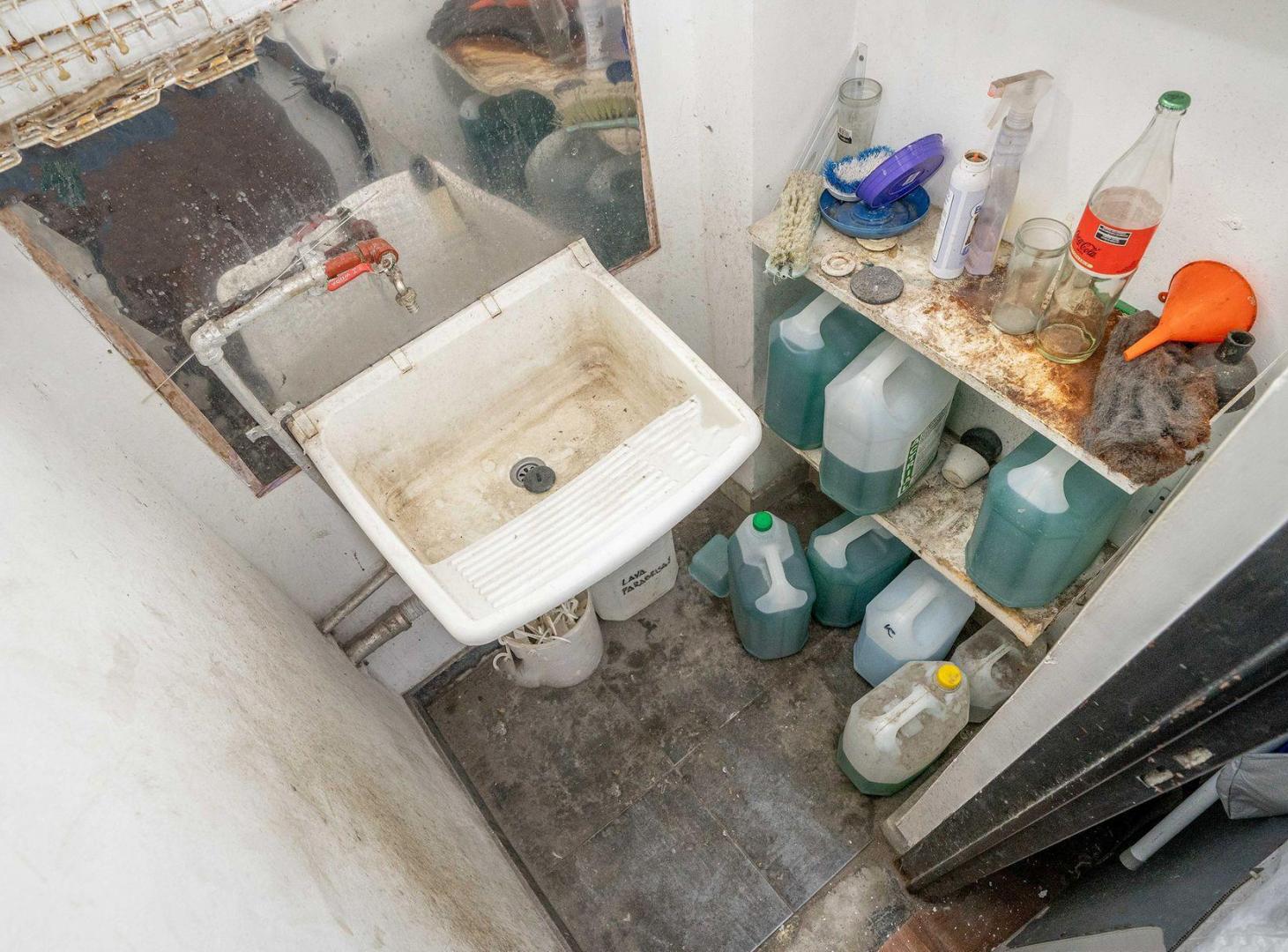 Foto de LOCAL A LA VENTA EN UNA INMEJORABLE ZONA DE LANUS, imagen 1