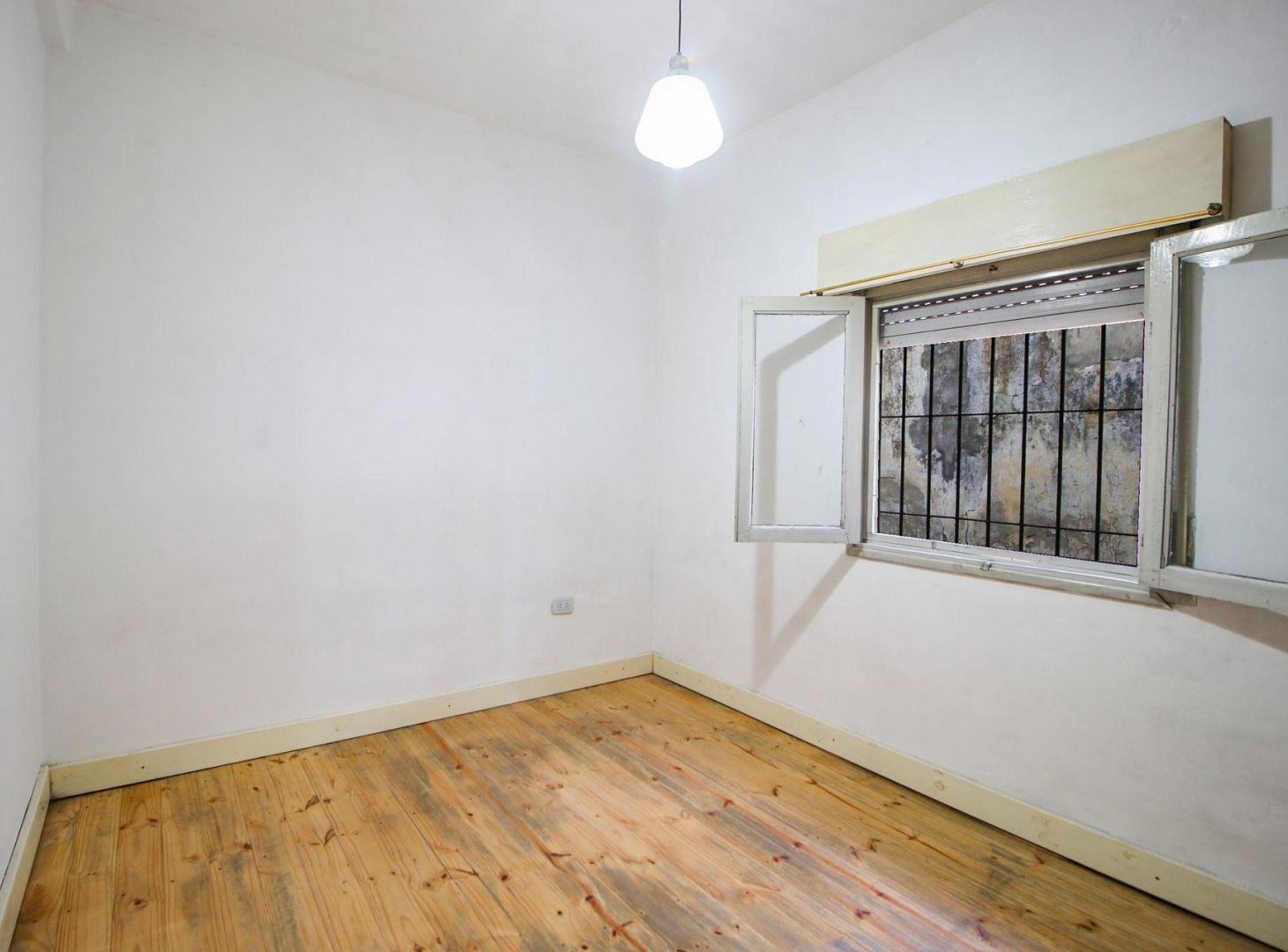 Foto de - CASA 4 AMBIENTES CON JARDIN Y PATIO - OPORTUNIDA, imagen 5