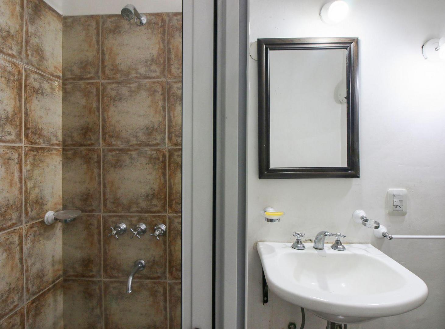Foto de VENTA 4 AMB EN BURZACO CON JARDIN Y POTENCIAL, imagen 4