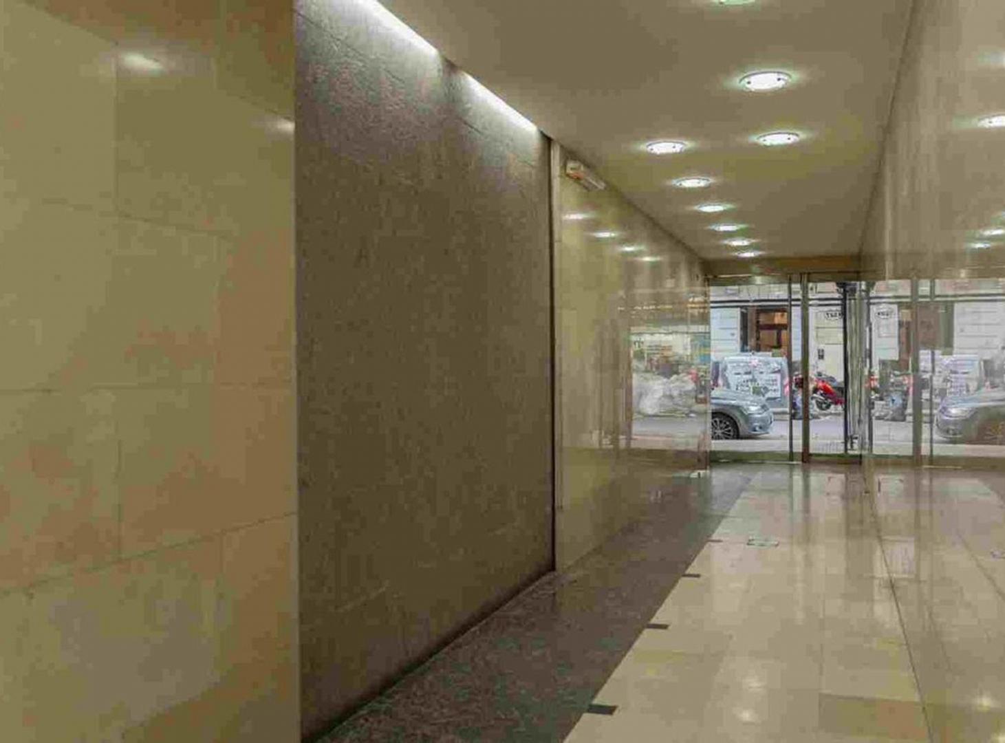 Foto de VENTA OFICINA LUMINOSA APTO EN SAN NICOLÁS, imagen 2