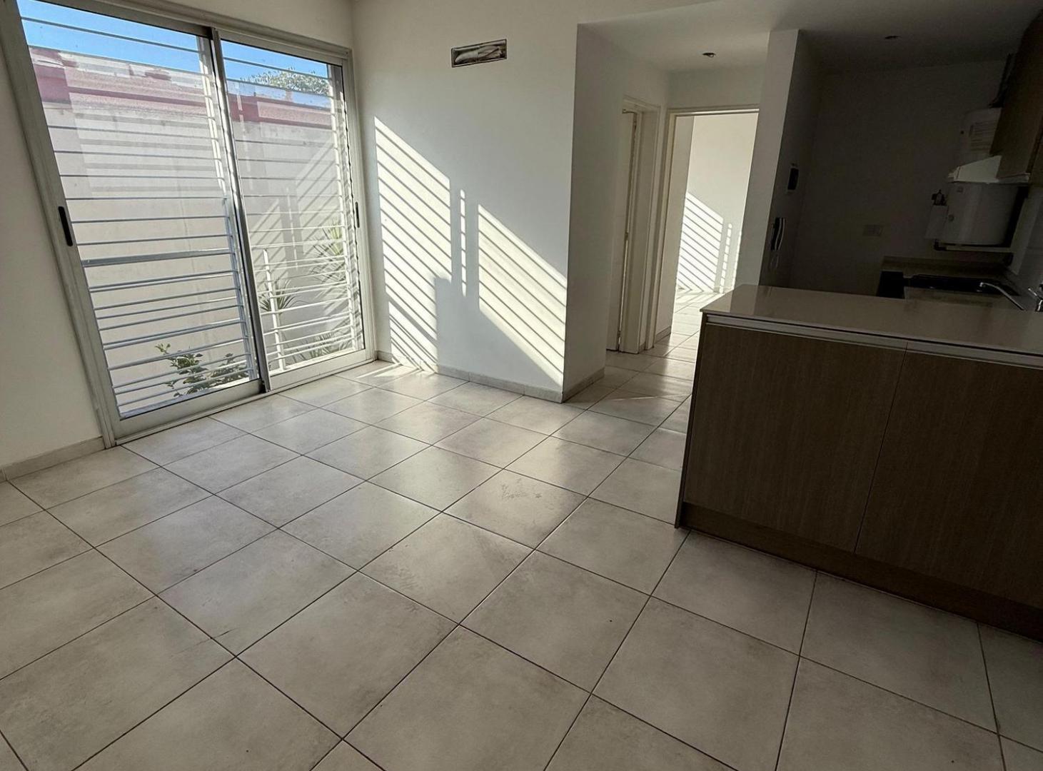 Foto de VENTA DEPARTAMENTO DOS AMBIENTES CASTELAR, imagen 3