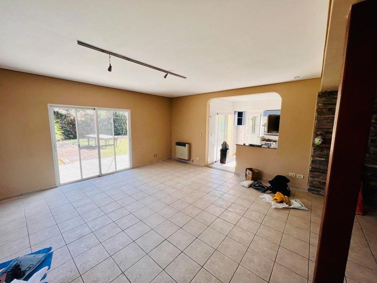 Foto de VENTA CASA PILAR 5 AMBIENTES PERMUTA, imagen 3