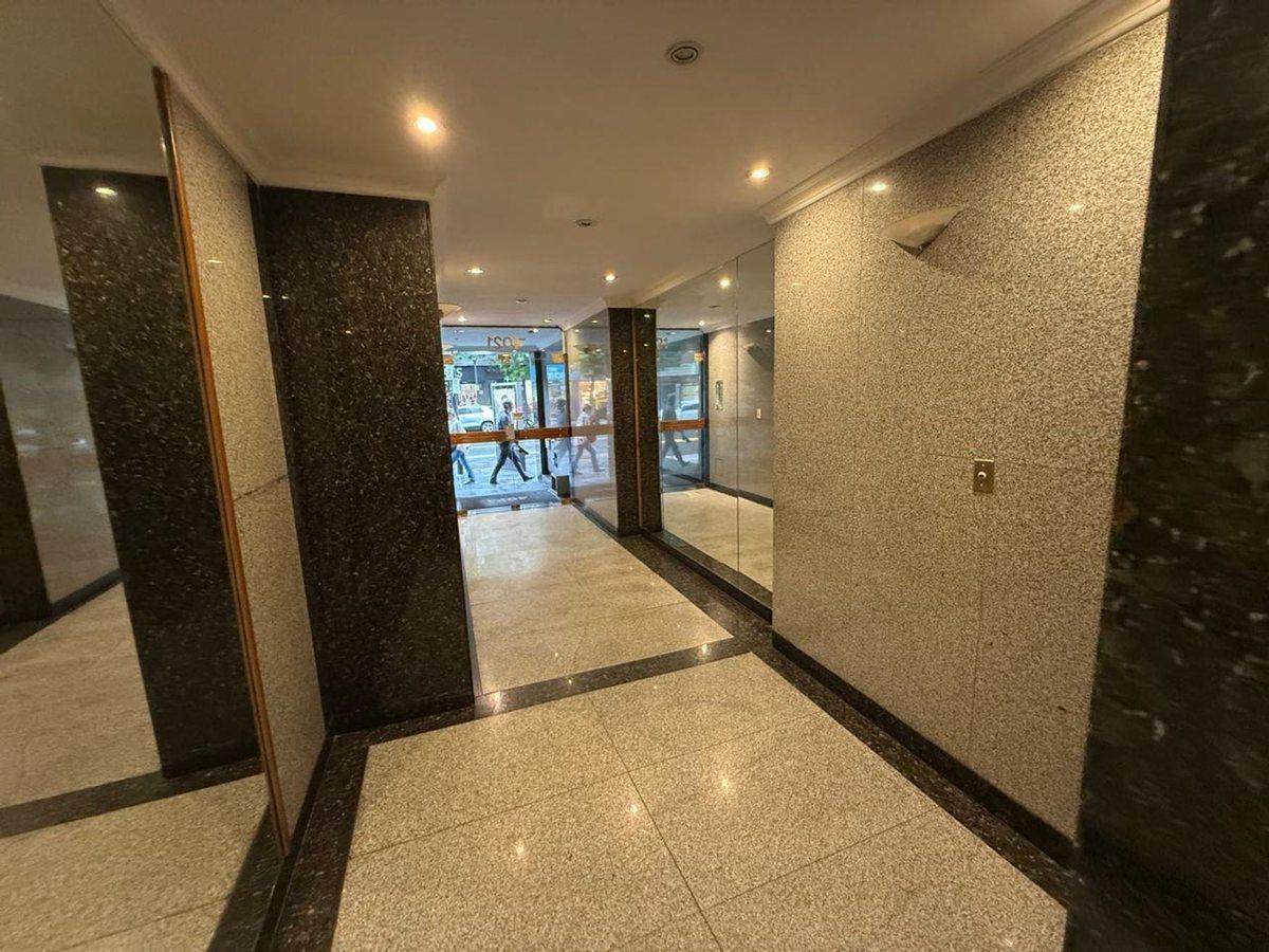 Foto de VENTA DE OFICINA EN AV CORRIENTES Y MEDRANO, imagen 2