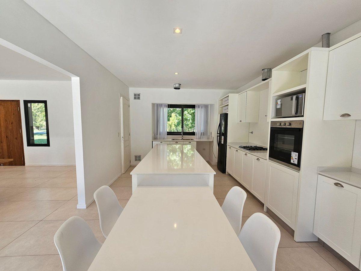 Foto de CASA VENTA Exaltación de la Cruz 5 amb A ESTRENAR, imagen 1