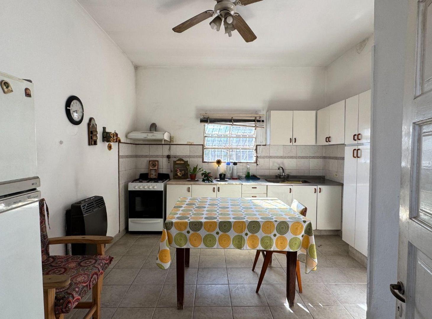 Foto de Casa en venta sobre lote propio de 4 amb + jardin, imagen 2