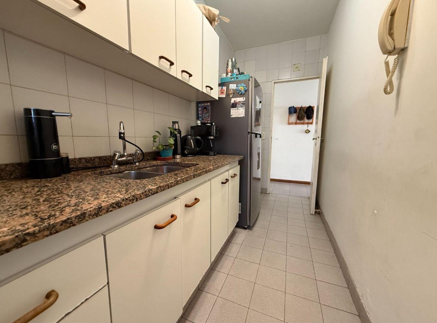 Foto de VENTA AMPLIO DEPTO 3 AMBIENTES PB EN VILLA RAFFO, imagen 4