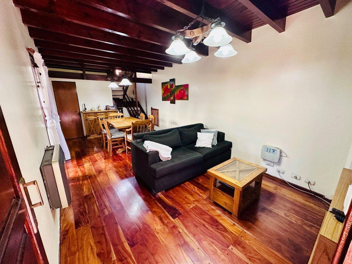 Foto de Casa VENTA Triplex Haedo Norte Barrio Güemes, imagen 1