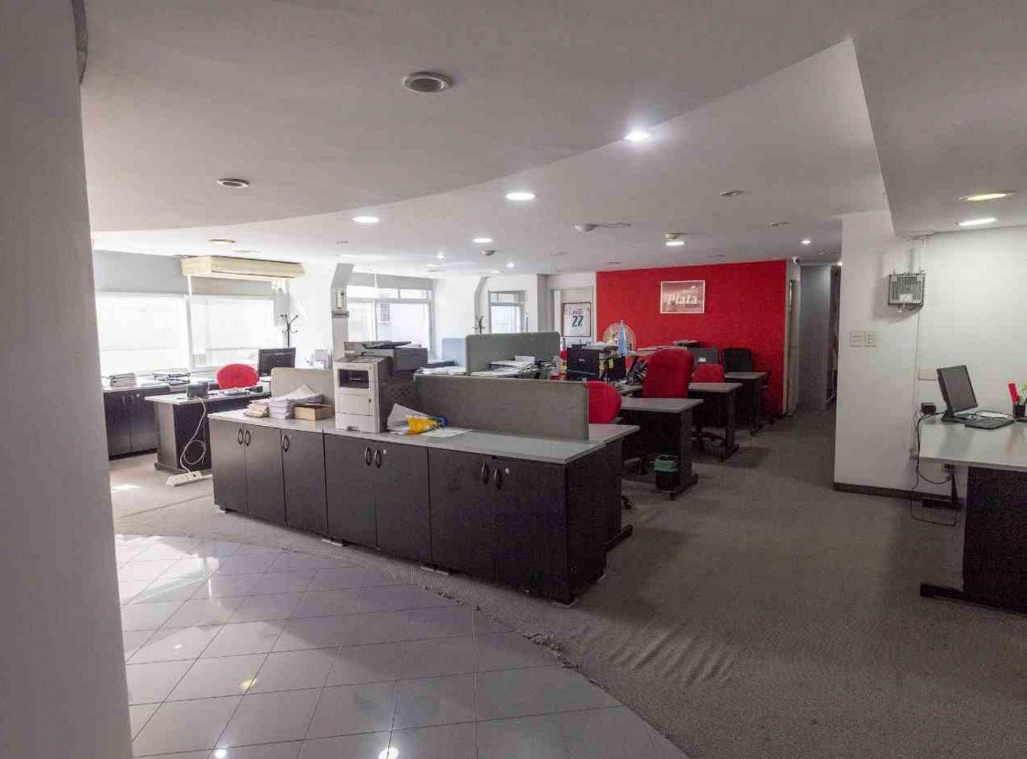 Foto de VENTA DE OFICINA - CABA 480 METROS - OPORTUNIDAD, imagen 2