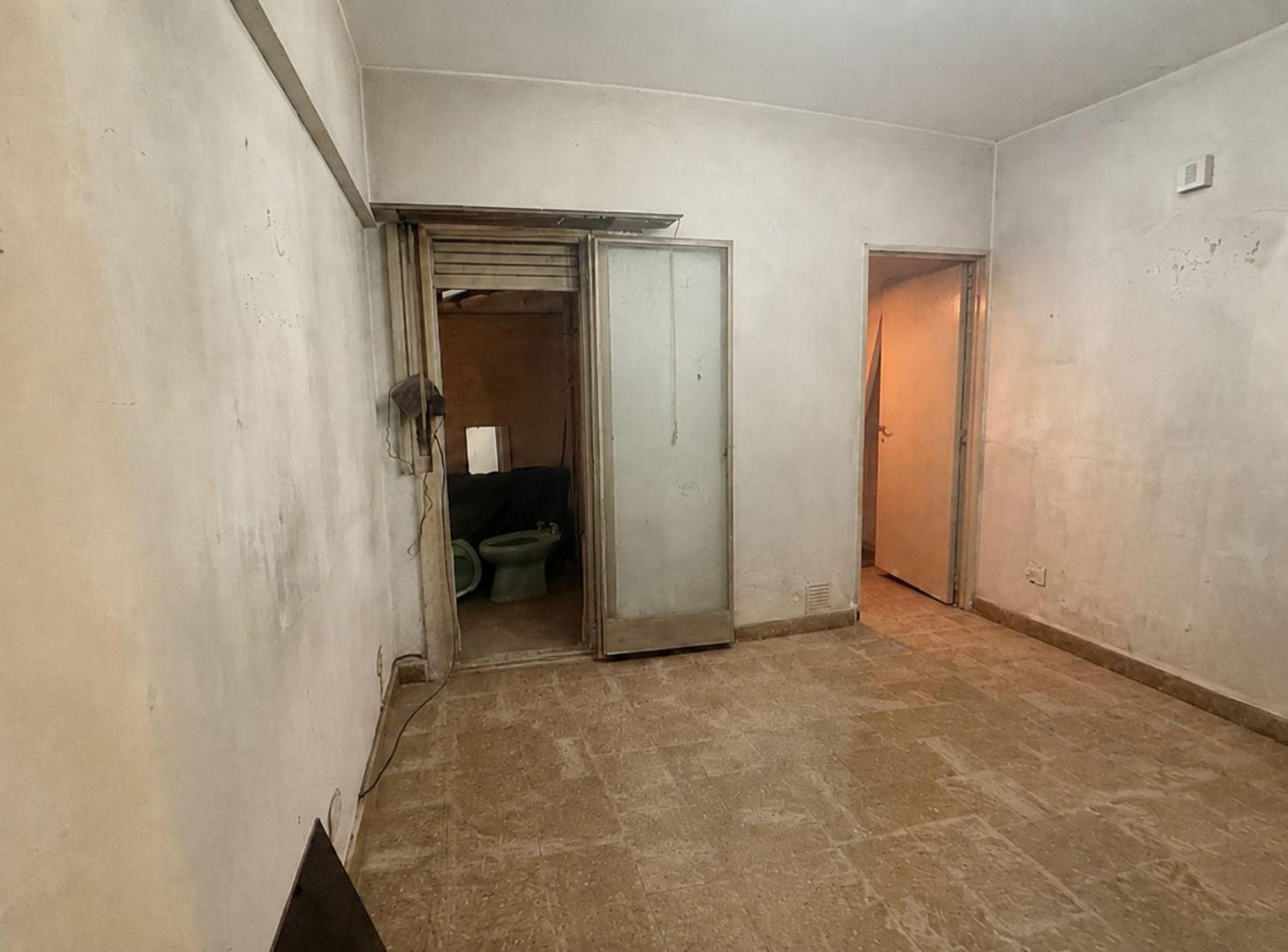 Foto de Venta Depto 2 Amb. c/Patio A refaccionar Caballito, imagen 5
