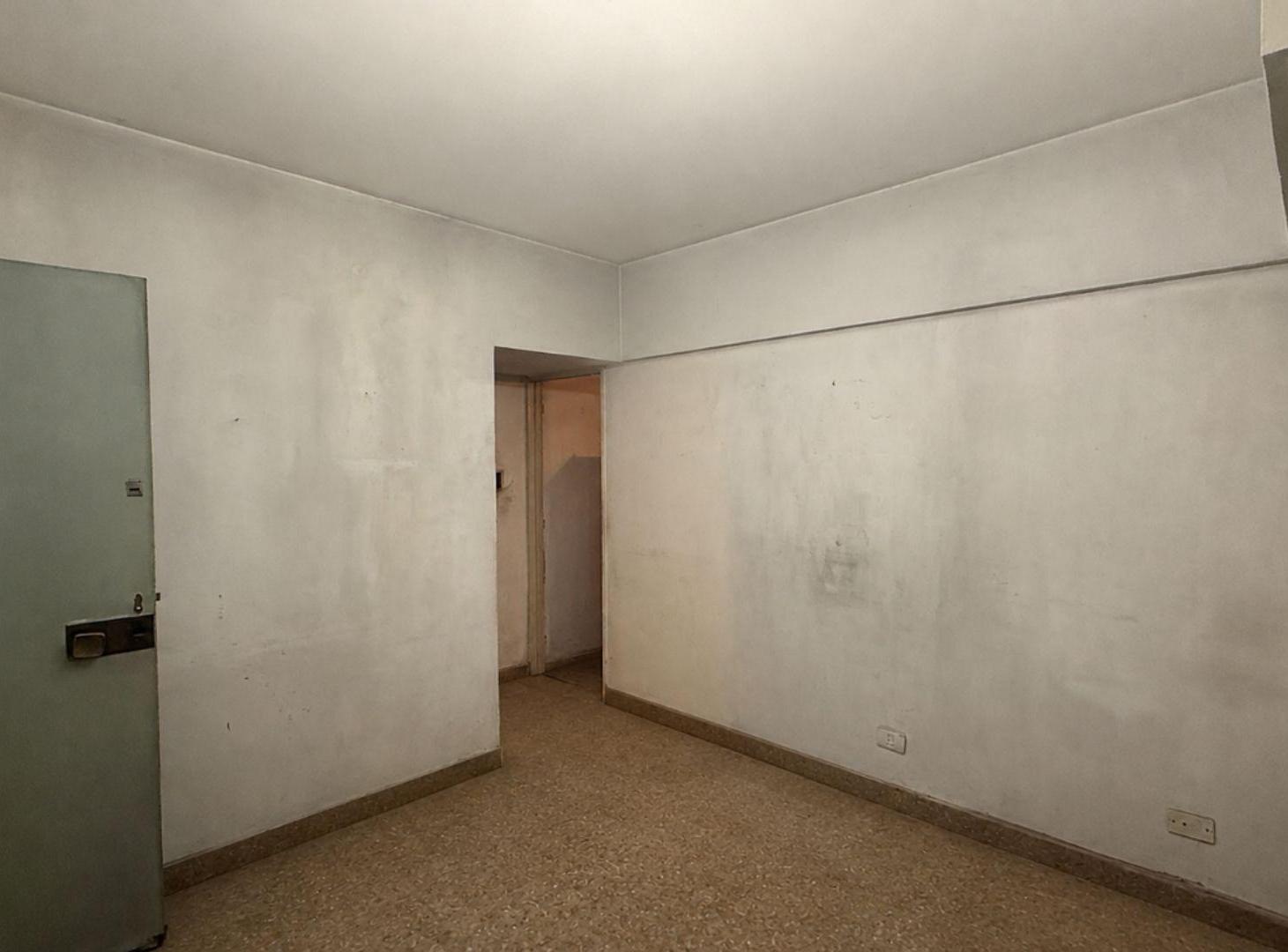 Foto de Venta Depto 2 Amb. c/Patio A refaccionar Caballito, imagen 1