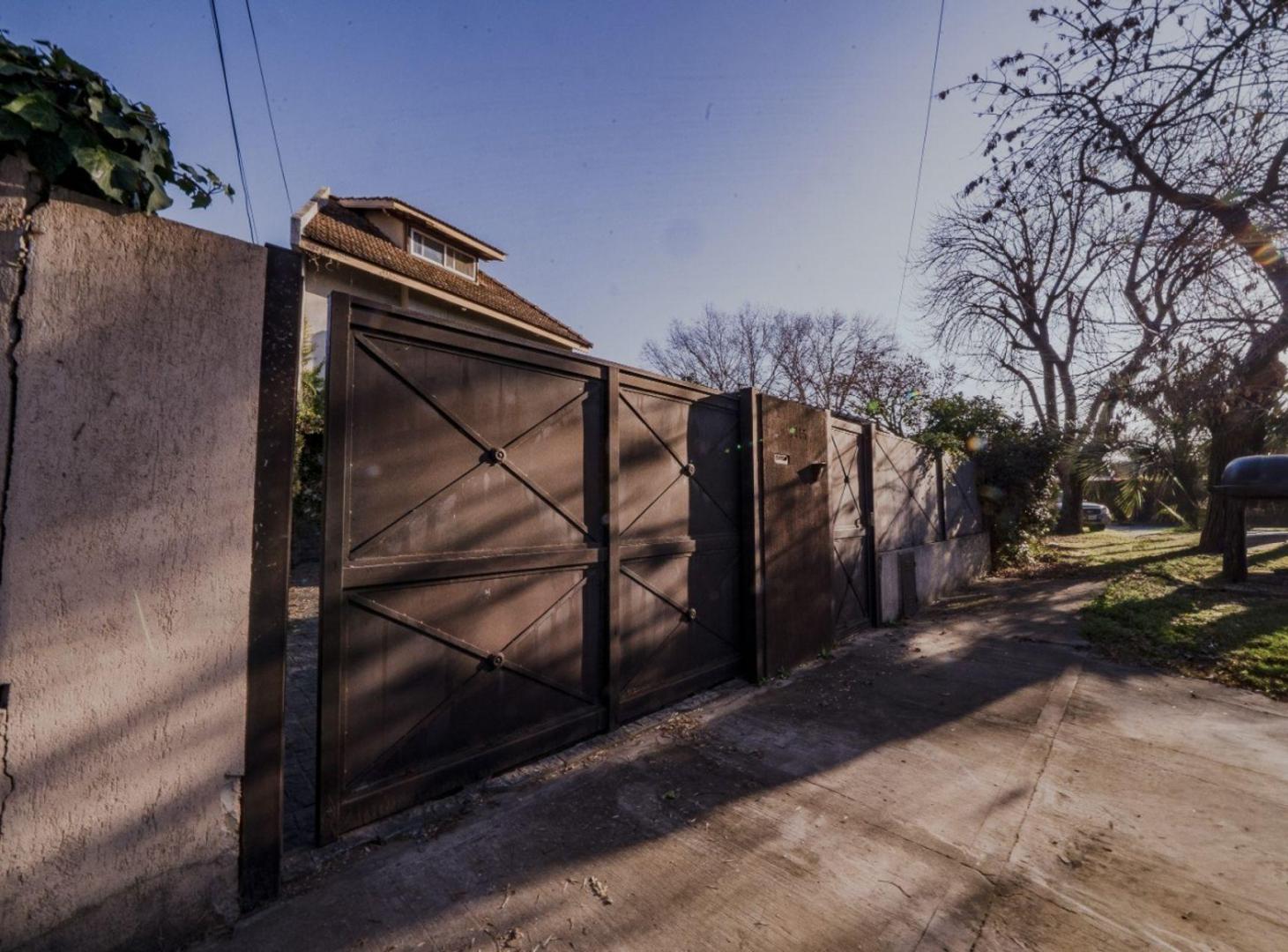 Foto de VENTA CASA VILLA ADELINA 8 AMBIENTES PERMUTA, imagen 4
