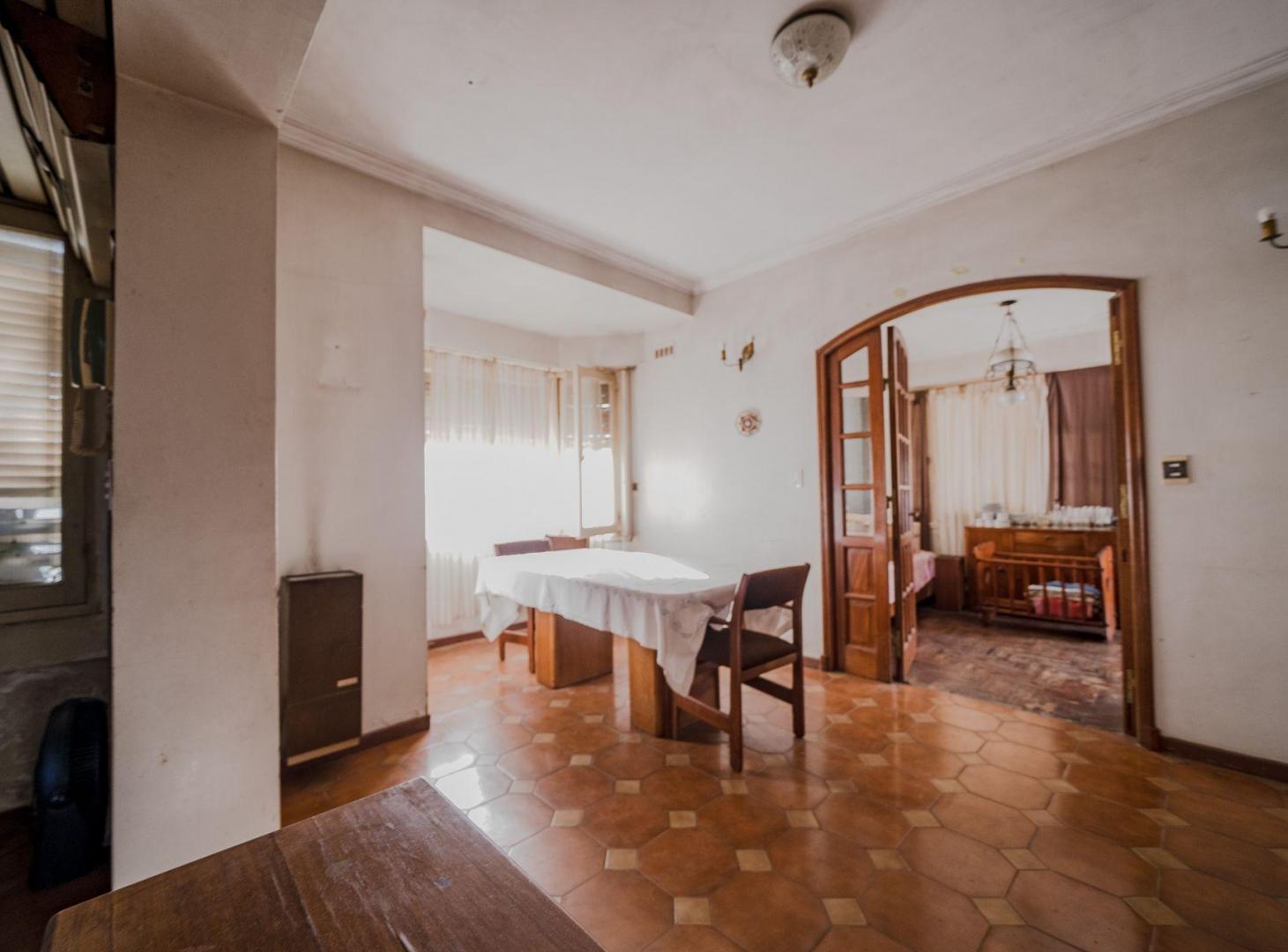 Foto de VENTA CASA VILLA ADELINA 8 AMBIENTES PERMUTA, imagen 3
