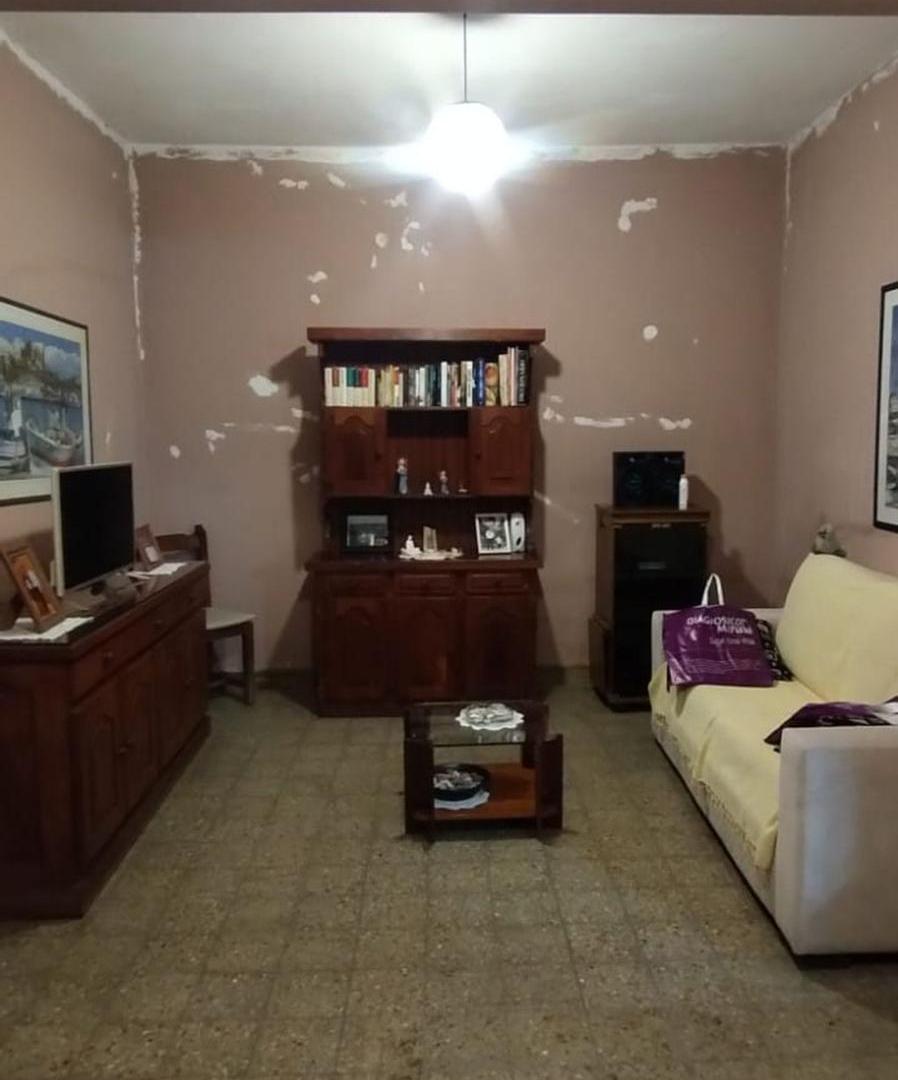 Foto de VENTA CASA 3 AMBIENTES CON COCHERA Y QUINCHO, imagen 3