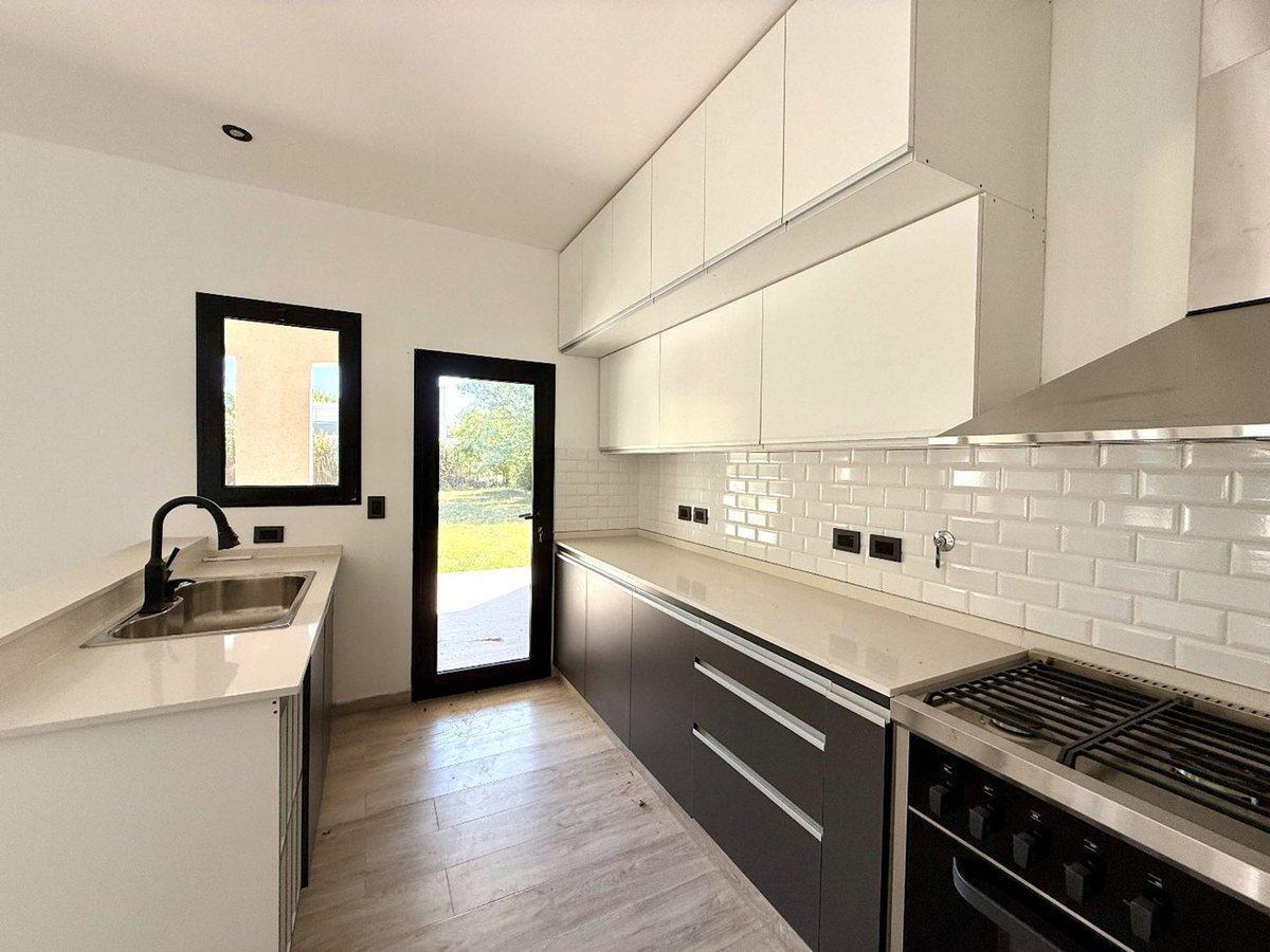 Foto de Casa VENTA pileta 6 ambientes B. Bermudas Pilar, imagen 5