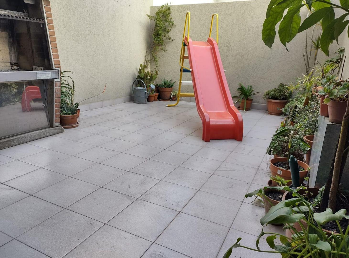 Foto de Casa duplex de 4 amb en venta en Villa Luzuriaga, imagen 5