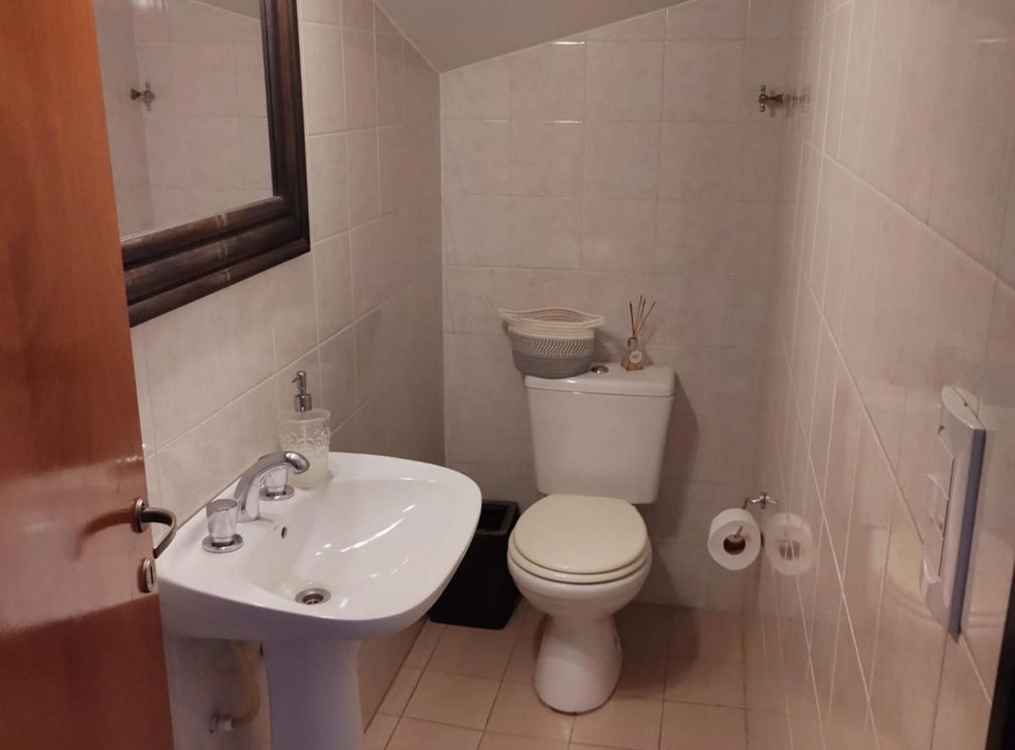 Foto de Casa duplex de 4 amb en venta en Villa Luzuriaga, imagen 1