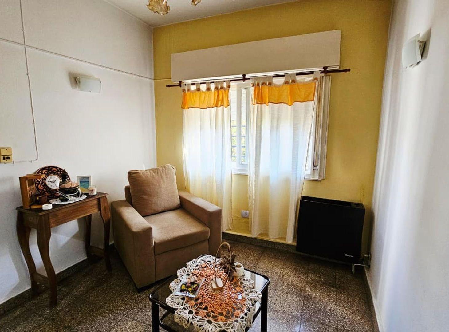 Foto de CASA EN VENTA 4AMB CON COCHERA VILLA BOSCH, imagen 3