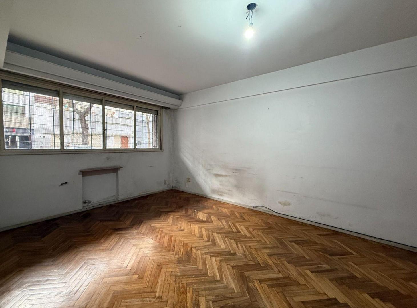 Foto de VENTA 2 AMB CON PATIO Y BAJAS EXPENSAS CABALLITO, imagen 2