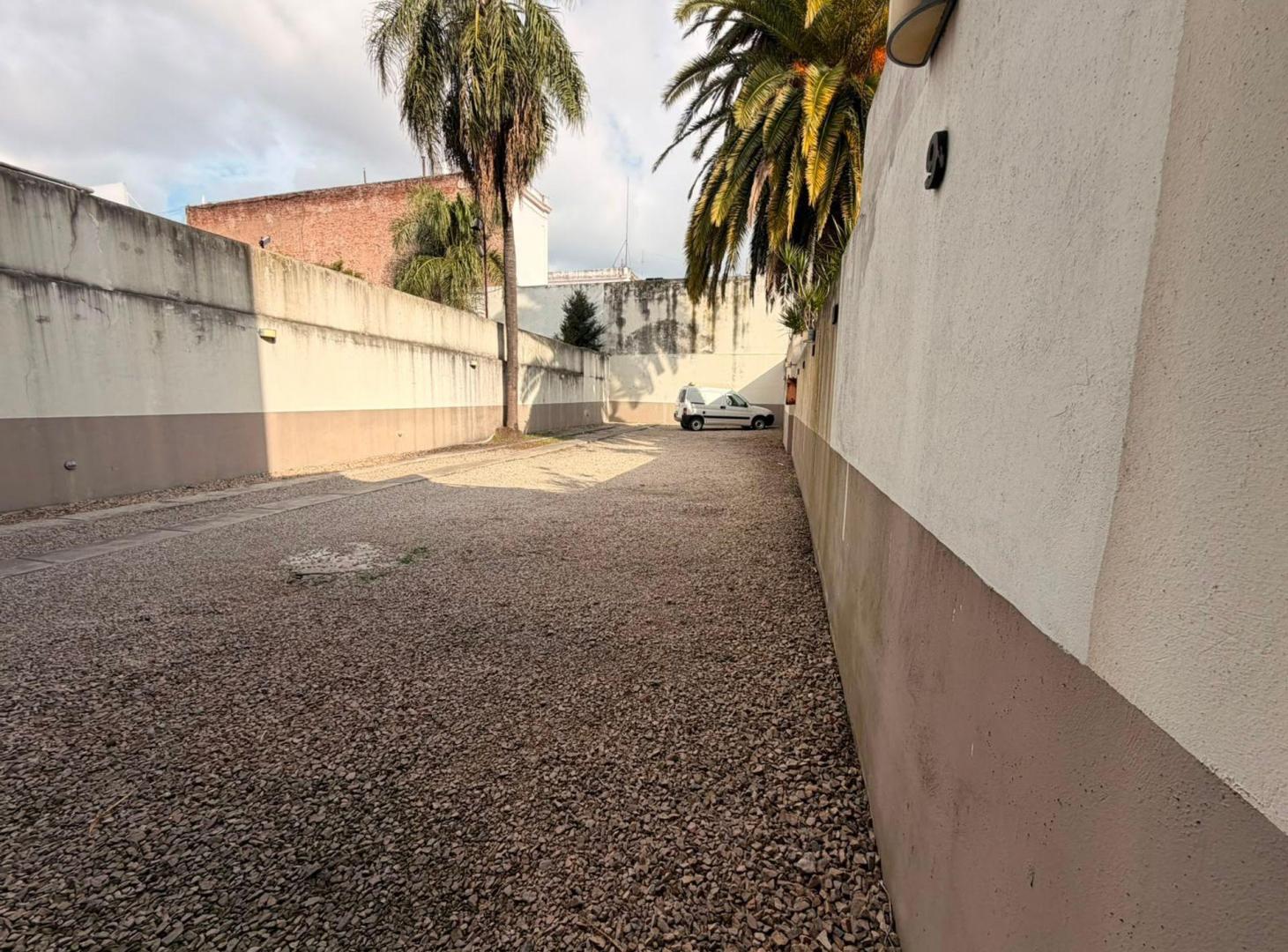 Foto de Venta Cochera fija. Pola 200. Liniers, imagen 2
