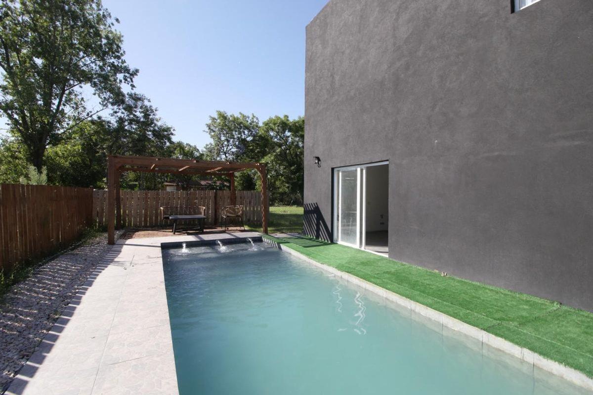 Foto de CASA 4 AMBIETES EN VENTA-LAS BRISAS COUNTRY -PILAR, imagen 2