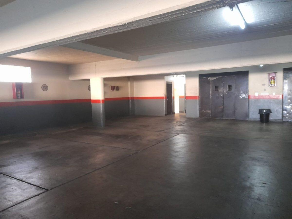 Foto de COCHERA VENTA URIBURU Y CORRIENTES, imagen 3