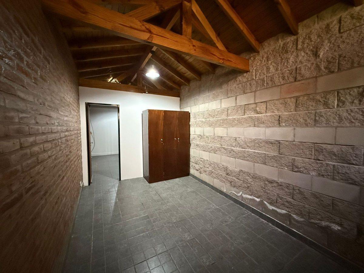 Foto de CASA EN VENTA DE 4 AMBIENTES EN OLIVOS PERMUTA, imagen 4