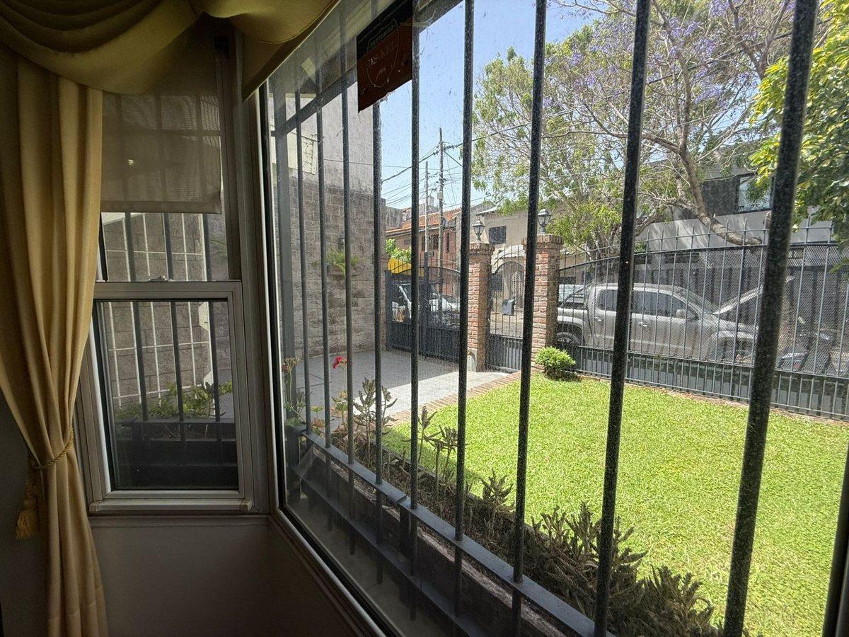 Foto de CASA EN VENTA DE 4 AMBIENTES EN OLIVOS PERMUTA, imagen 3