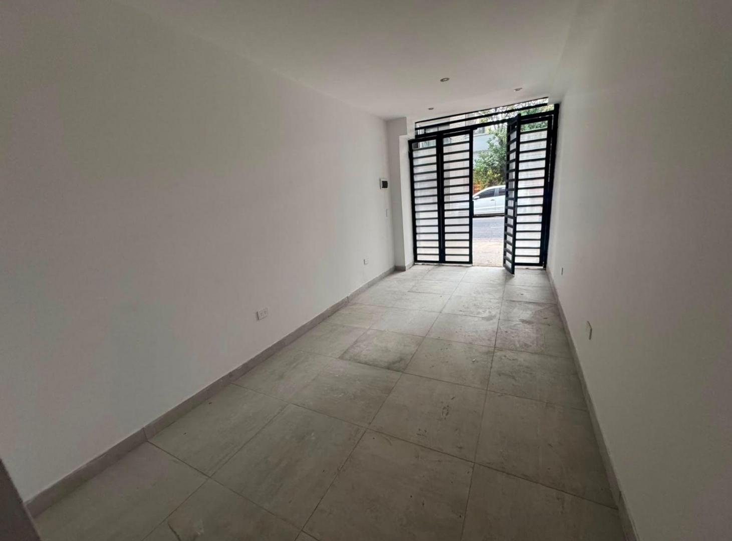 Foto de VENTA LOCAL VILLA URQUIZA-PERMUTA, imagen 2
