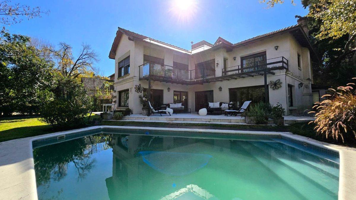 Foto de VENTA CASA 5 AMB CON PISCINA LOMAS DE SAN ISIDRO, imagen 2