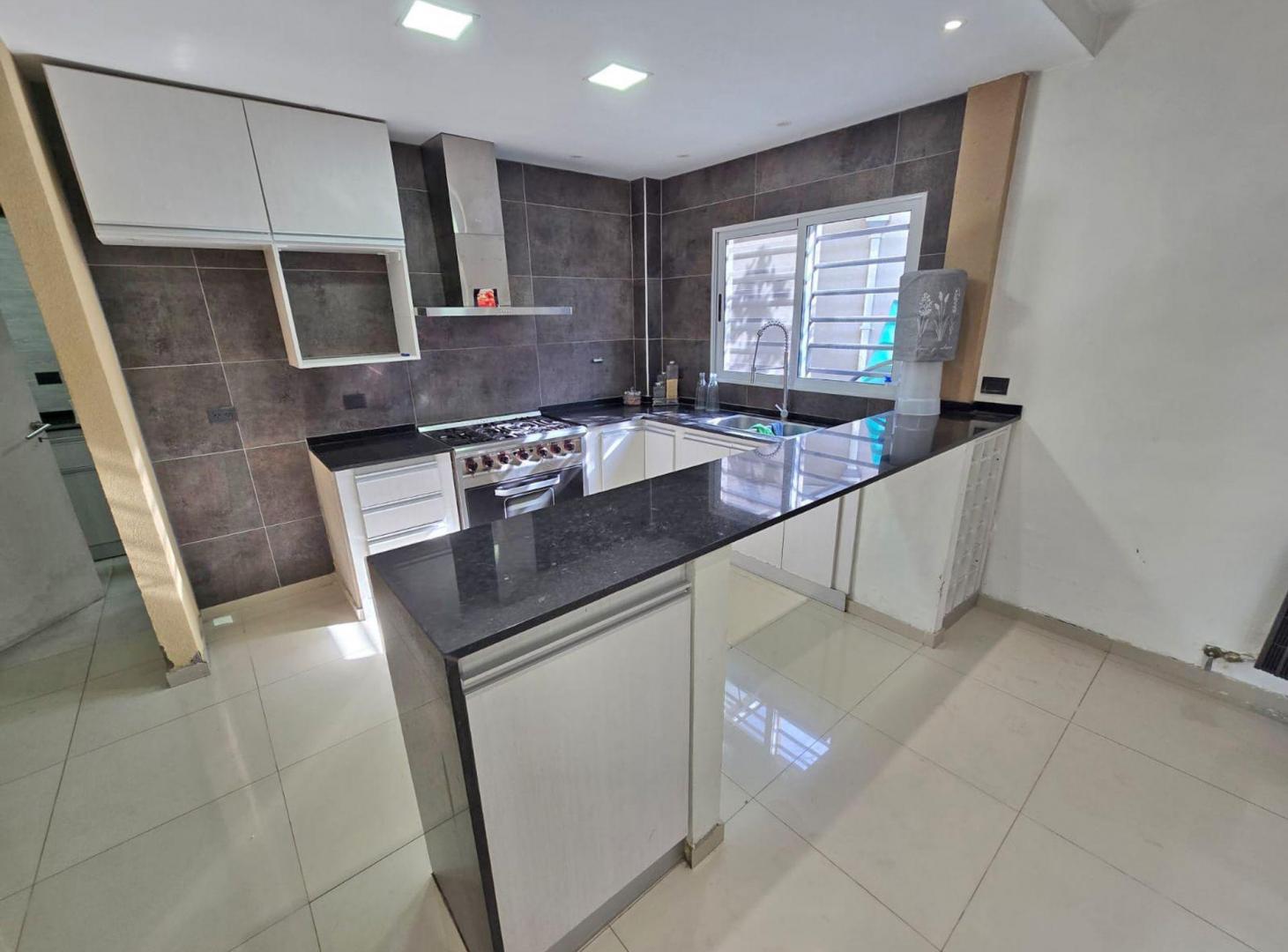 Foto de VENTA CASA 4 AMB 2 BAÑOS EN HURLINGHAM, imagen 2
