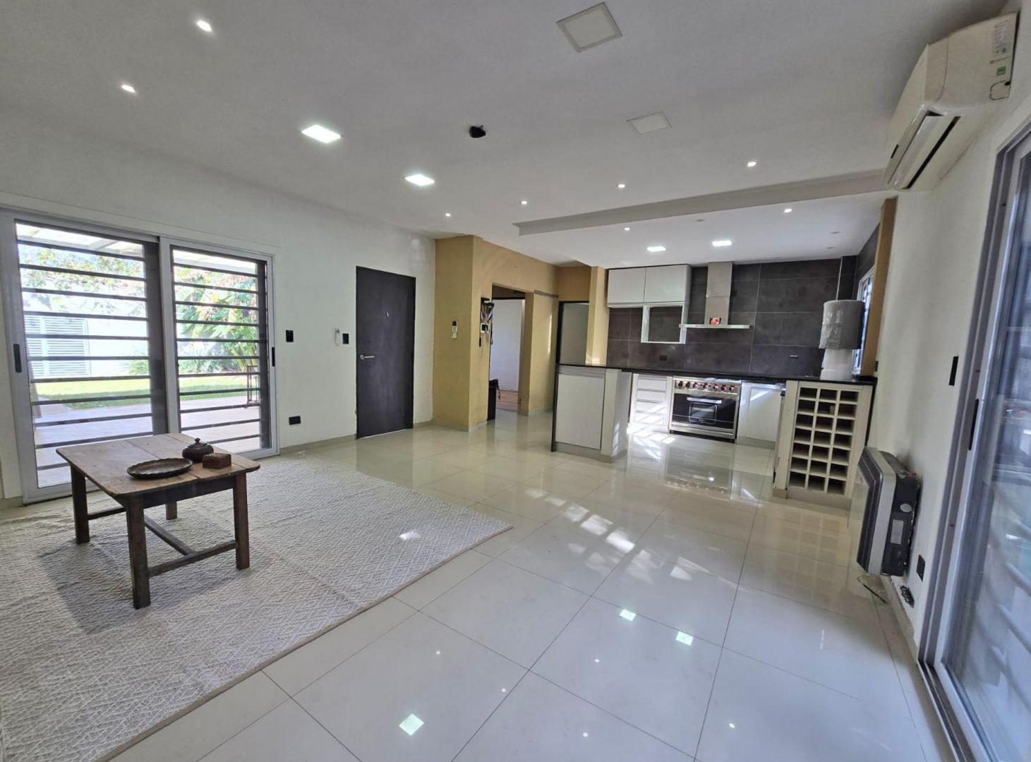 Foto de VENTA CASA 4 AMB 2 BAÑOS EN HURLINGHAM, imagen 1
