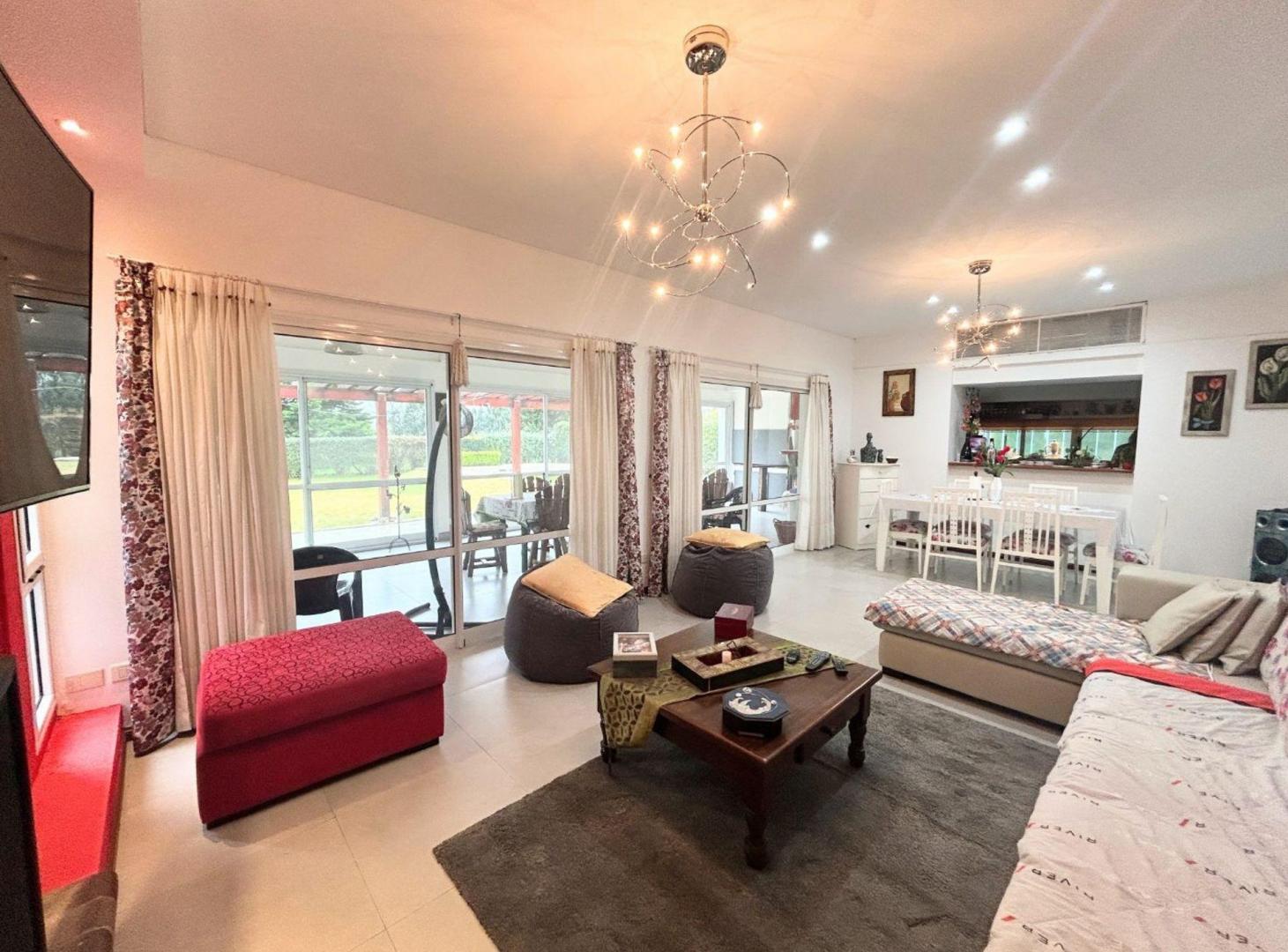 Foto de Venta casa 6 ambientes en Barrio Golf Las Cañuelas, imagen 2