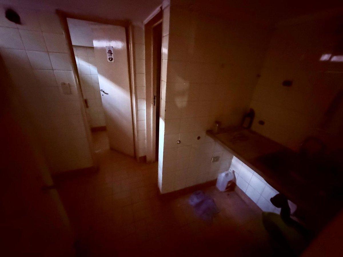 Foto de VENTA LOCAL LANUS PERMUTA, imagen 4