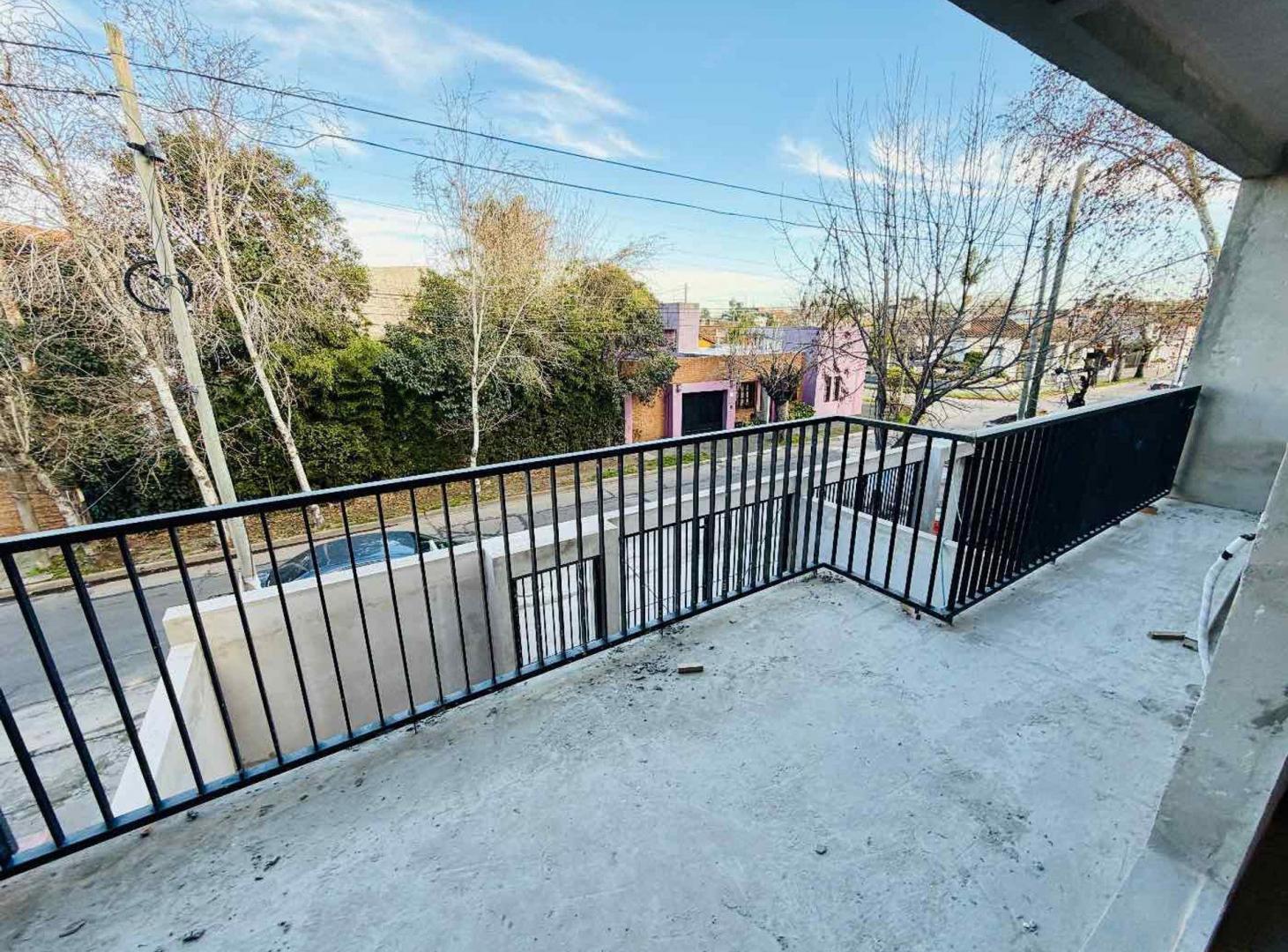 Foto de Casa Triplex Venta Jardin Terraza ParrillaCastelar, imagen 4