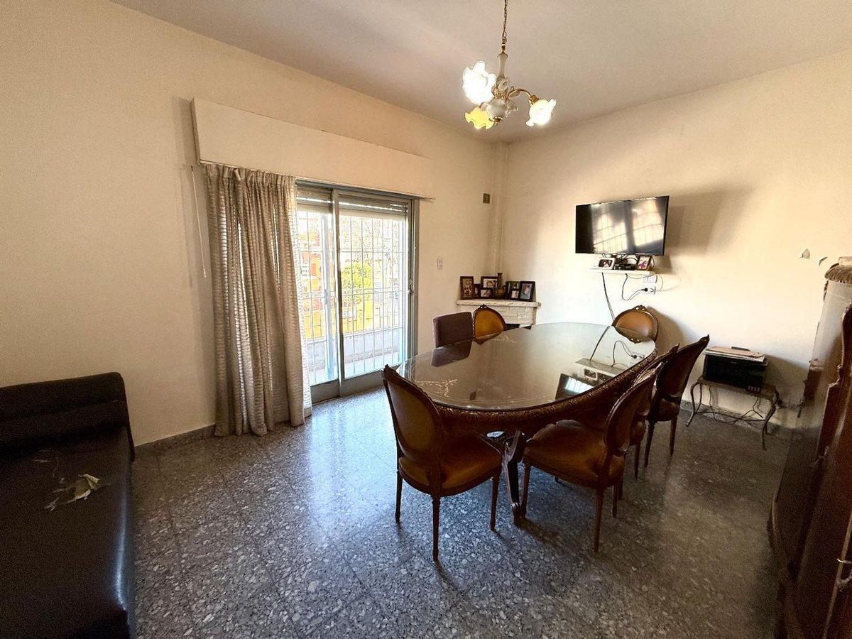 Foto de VENTA PH 5 ambientes TERRAZA y BALCÓN Monte Castro, imagen 3