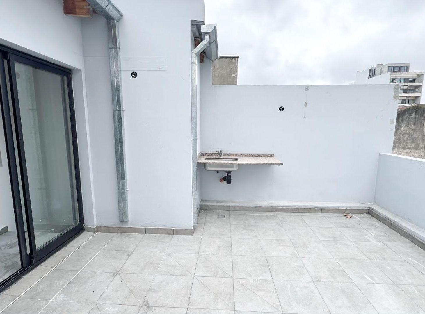 Foto de VENTA DEPTO 2 AMB CON BALCÓN, TERRAZA Y COCHERA, imagen 2