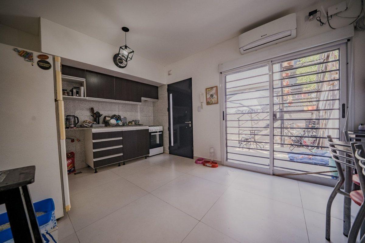 Foto de PH EN VENTA VILLA BALLESTER 2 AMBIENTES- TERRAZA, imagen 1