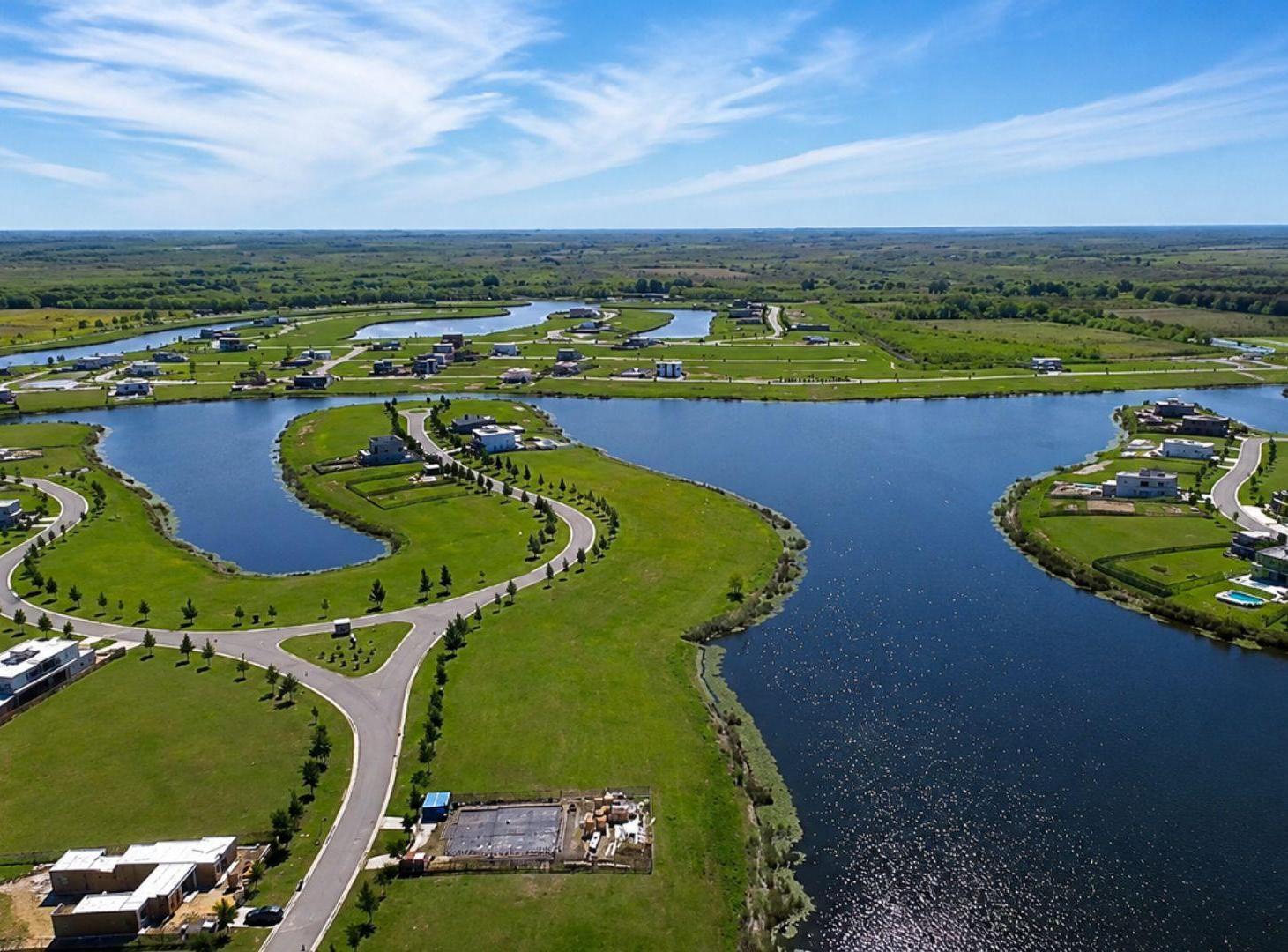 Foto de LOTE AL AGUA CON AMARRA 902,57 M2 EL NAUDIR, imagen 1