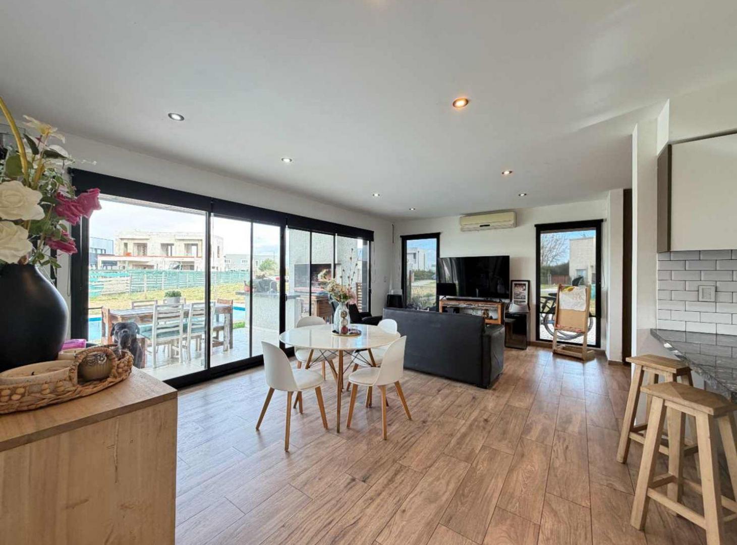 Foto de Venta Casa ESCRITURA San Sebastián AREA 6 PERMUTA, imagen 2