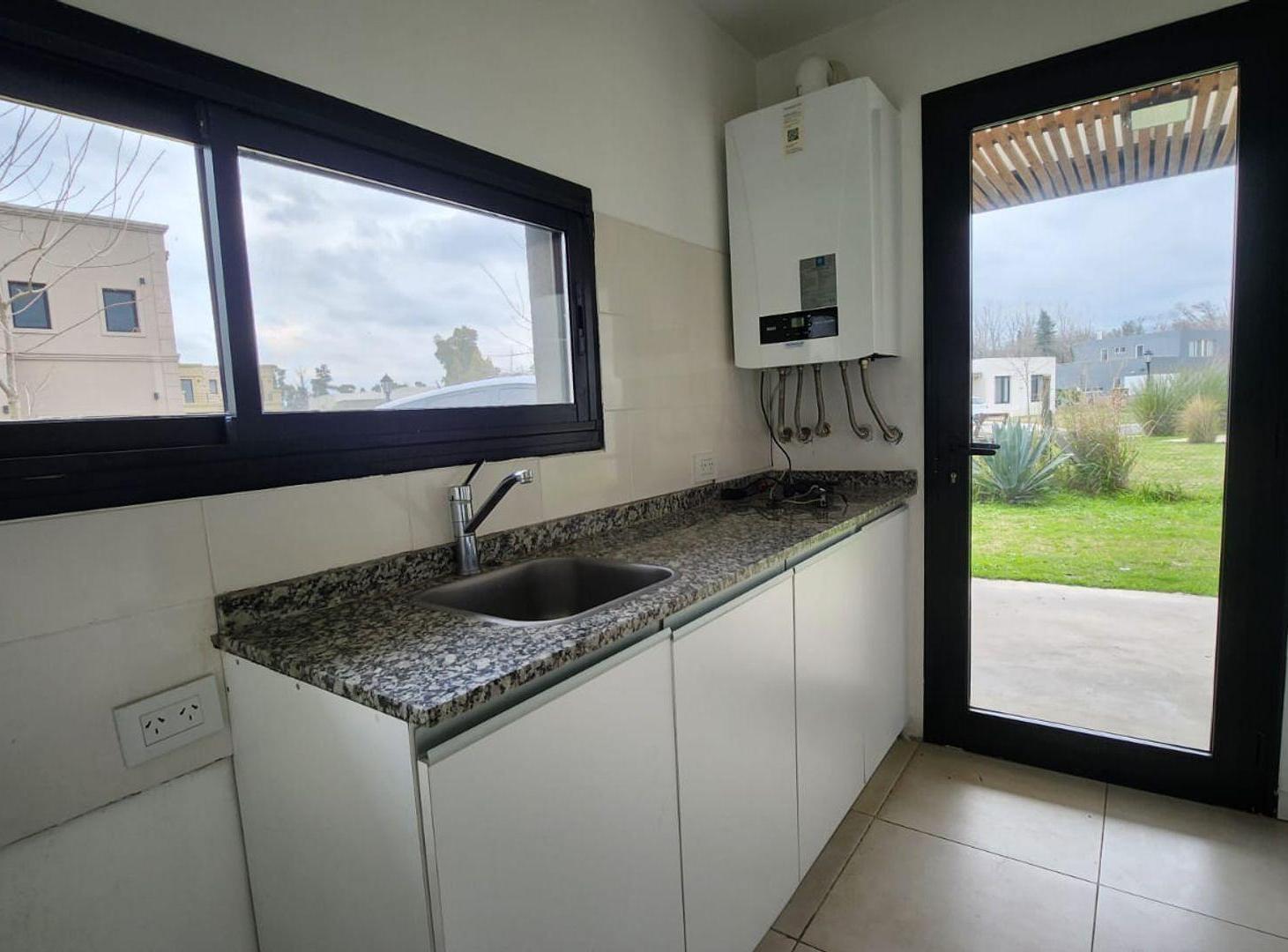 Foto de Casa 4 ambientes a la venta en Barrio Santo Tomás, imagen 2