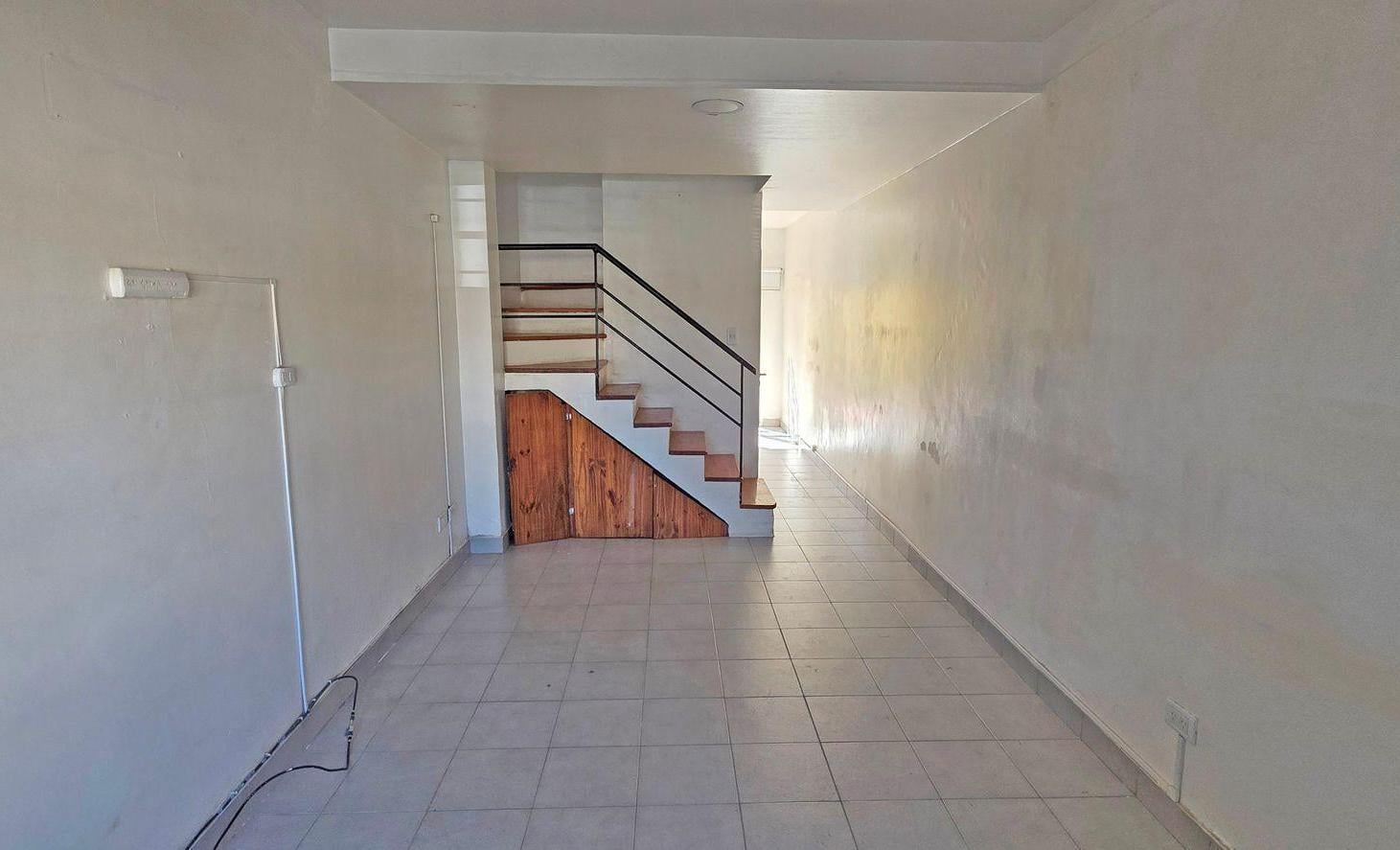 Foto de VENTA DUPLEX DE TRES AMBIENTES Y COCHERA EN BERNAL, imagen 3