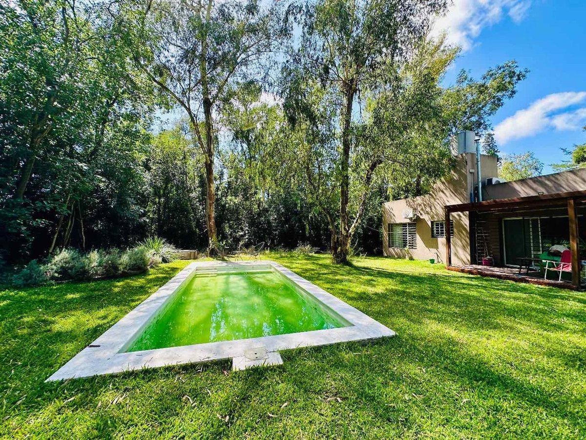 Foto de Venta Casa 4 ambientes PILETA El Pato Berazategui, imagen 2