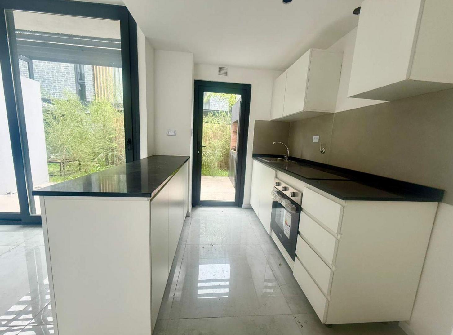 Foto de VENTA CASA 4 AMB JARDIN A ESTRENAR. SUNNY TIGRE, imagen 1