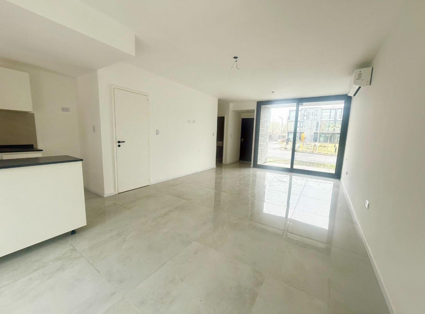 Foto de VENTA CASA 4 AMB JARDIN A ESTRENAR. SUNNY TIGRE, imagen 5