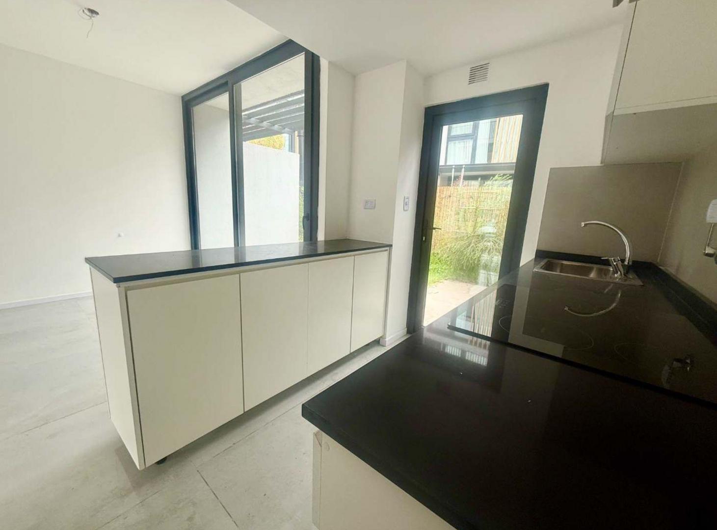 Foto de VENTA CASA 4 AMB JARDIN A ESTRENAR. SUNNY TIGRE, imagen 2