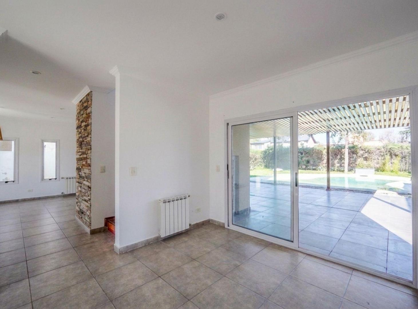 Foto de CASA EN VENTA 5 AMBIENTES EN HARAS MARIA VICTORIA, imagen 3