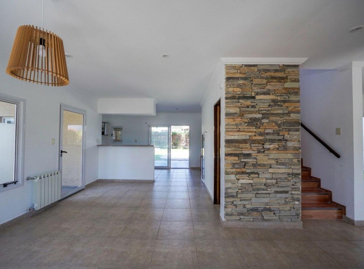 Foto de CASA EN VENTA 5 AMBIENTES EN HARAS MARIA VICTORIA, imagen 4