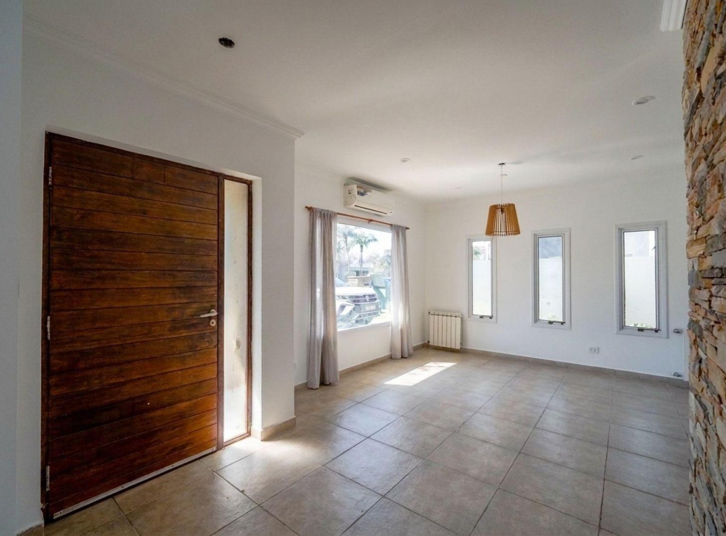 Foto de CASA EN VENTA 5 AMBIENTES EN HARAS MARIA VICTORIA, imagen 2