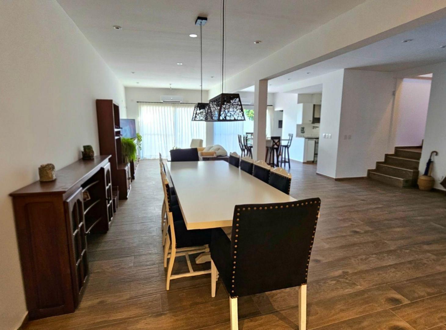 Foto de FLORIDA OESTE CASA VENTA 5 AMB COCHERA Y PILETA, imagen 2
