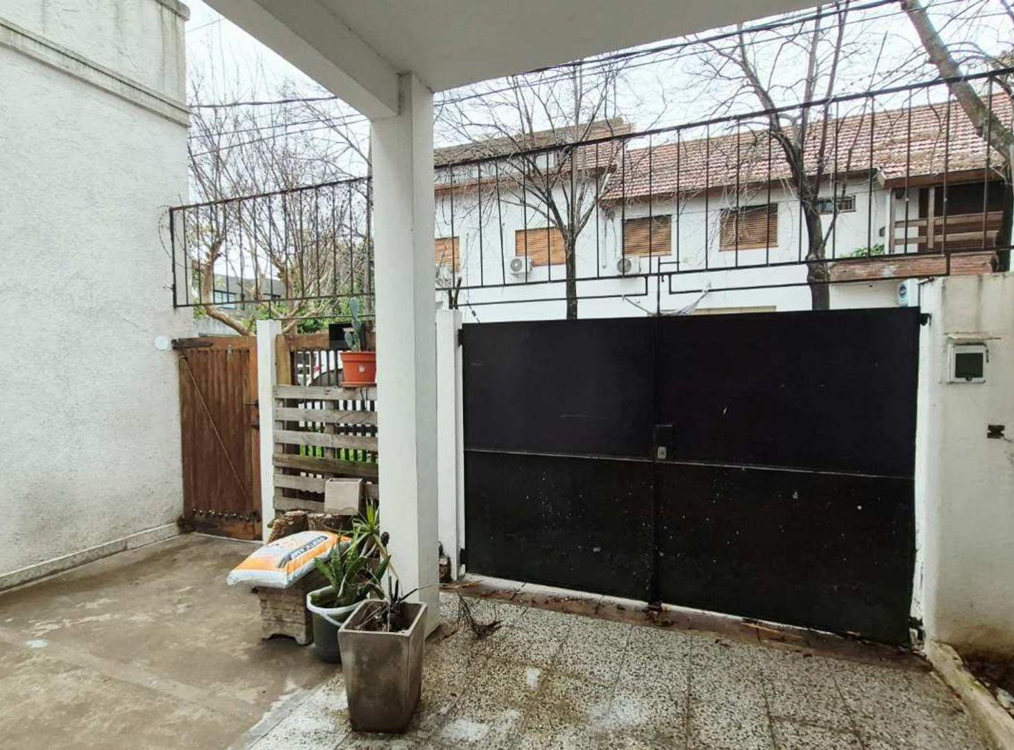 Foto de Casa en Venta en Vte. Lopez 4 dormitorios, imagen 2